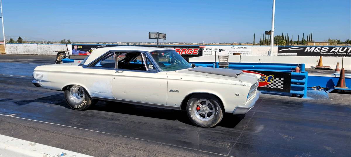 Plymouth-1965-white-2