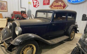 Plymouth-2-door-sedan-1932-black-6