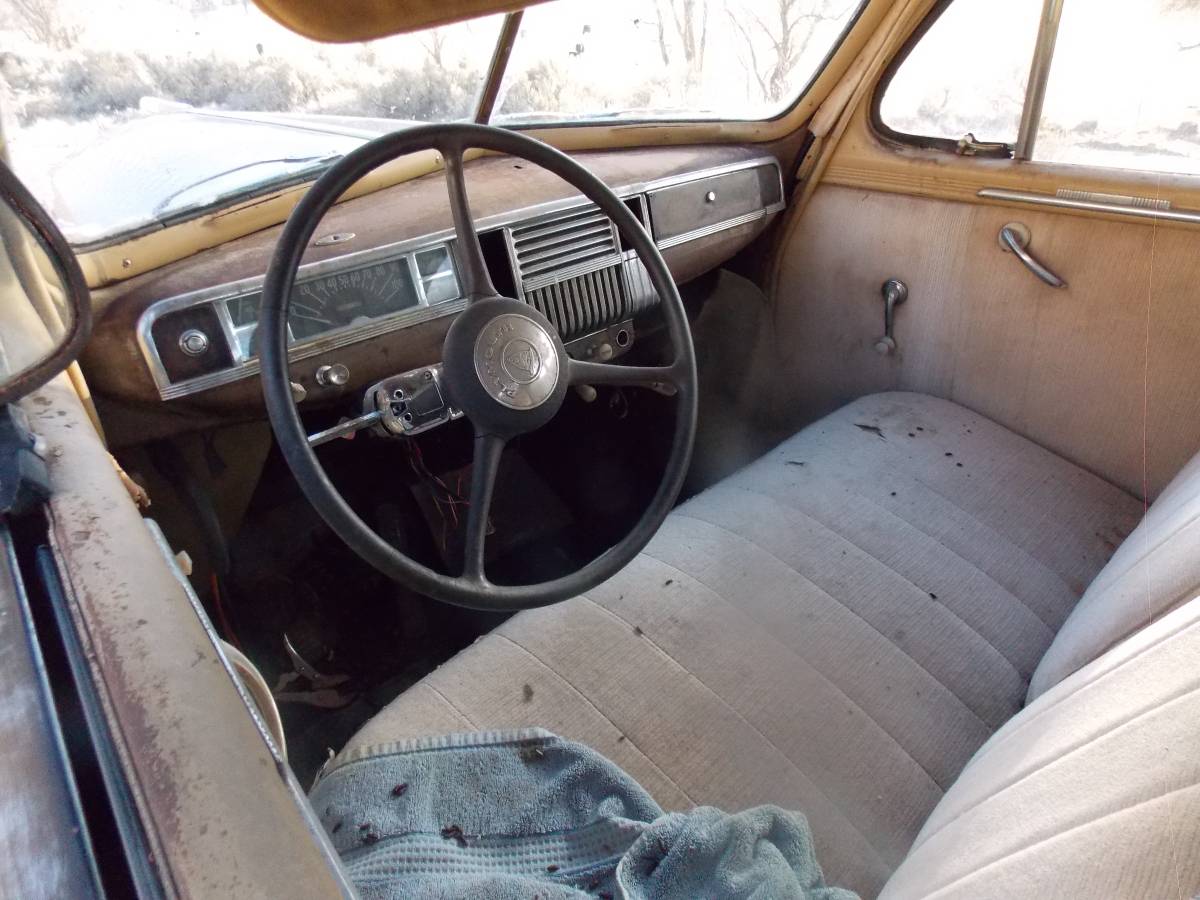Plymouth-2-door-sedan-deluxe-1948-black-3