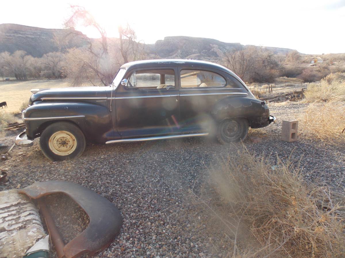 Plymouth-2-door-sedan-deluxe-1948-black