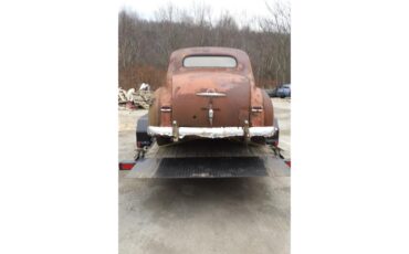 Plymouth-2-dr-business-coupe-1948-4