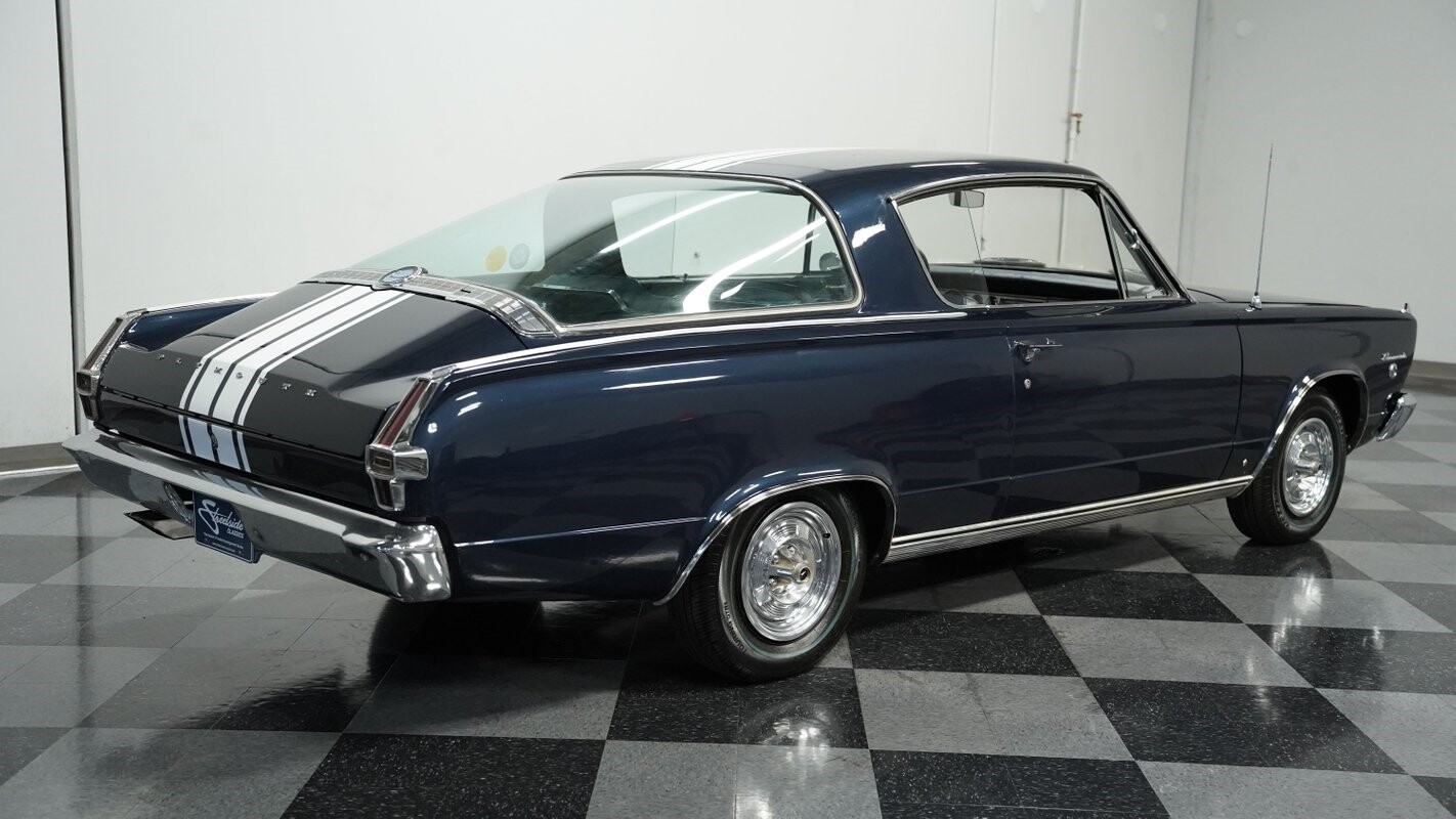 Plymouth-Barracuda-1966-Fastback-11