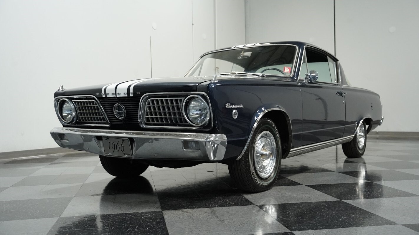Plymouth-Barracuda-1966-Fastback-19