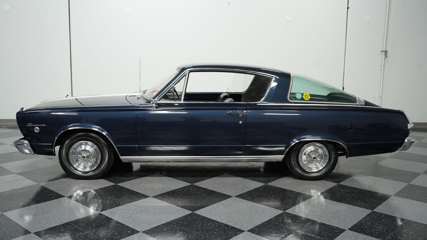 Plymouth-Barracuda-1966-Fastback-2