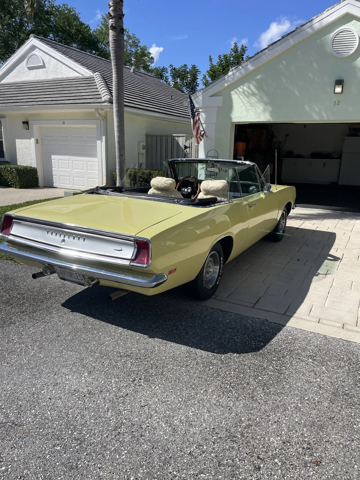 Plymouth-Barracuda-1969-Yellow-Black-2