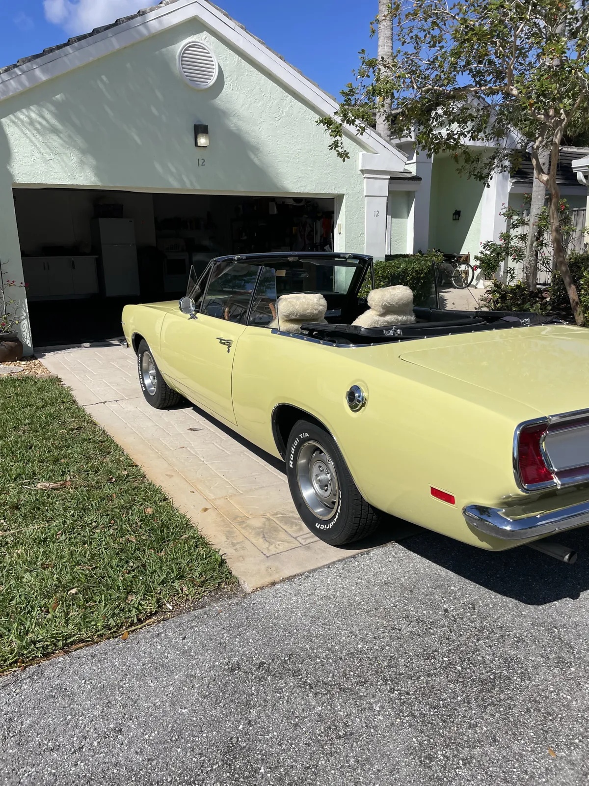 Plymouth-Barracuda-1969-Yellow-Black-3