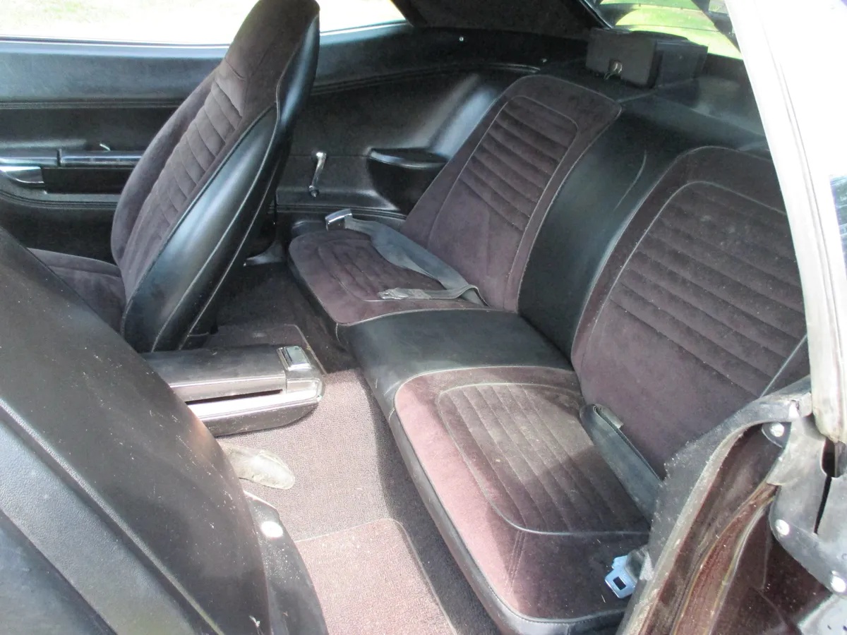 Plymouth-Barracuda-1970-Black-Cherry-Black-10