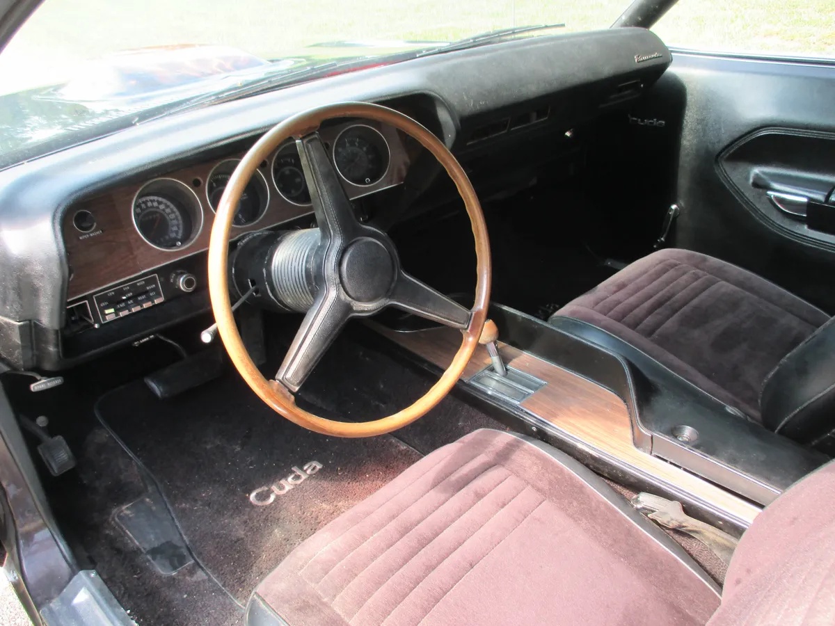 Plymouth-Barracuda-1970-Black-Cherry-Black-11