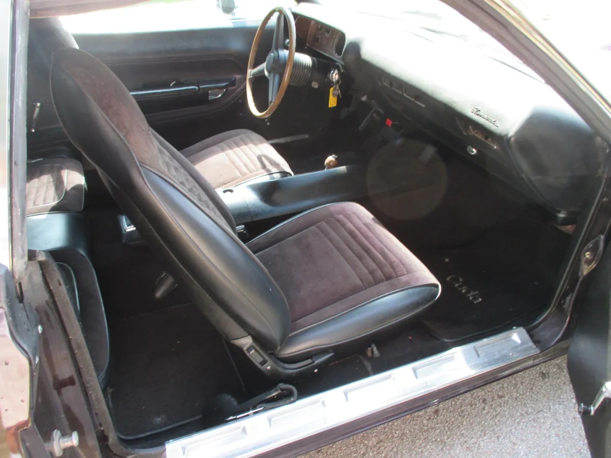 Plymouth-Barracuda-1970-Black-Cherry-Black-13