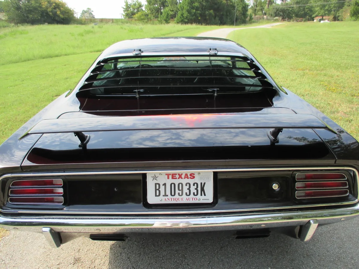 Plymouth-Barracuda-1970-Black-Cherry-Black-2