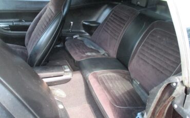 Plymouth-Barracuda-1970-Black-Cherry-Black