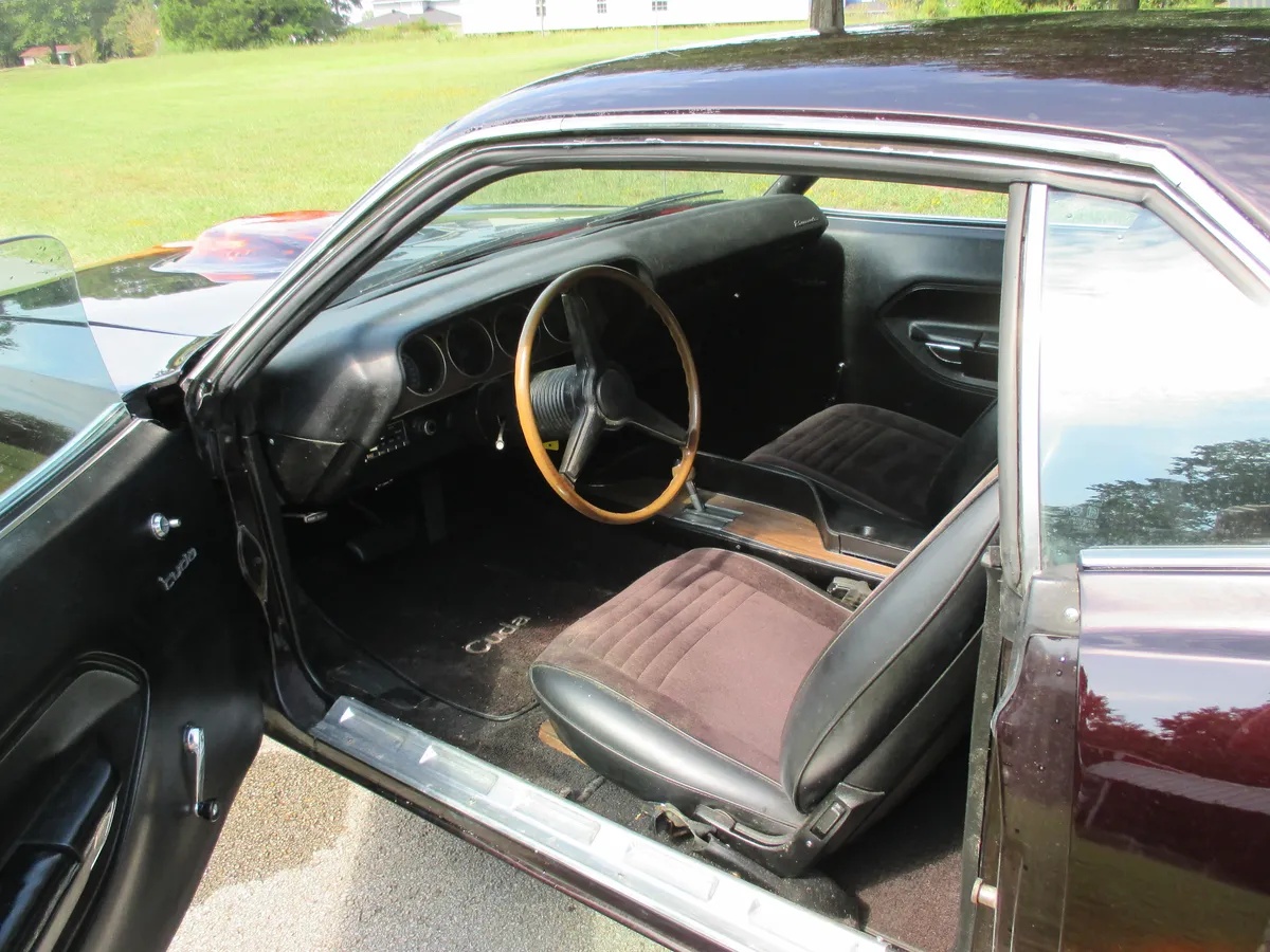 Plymouth-Barracuda-1970-Black-Cherry-Black-9