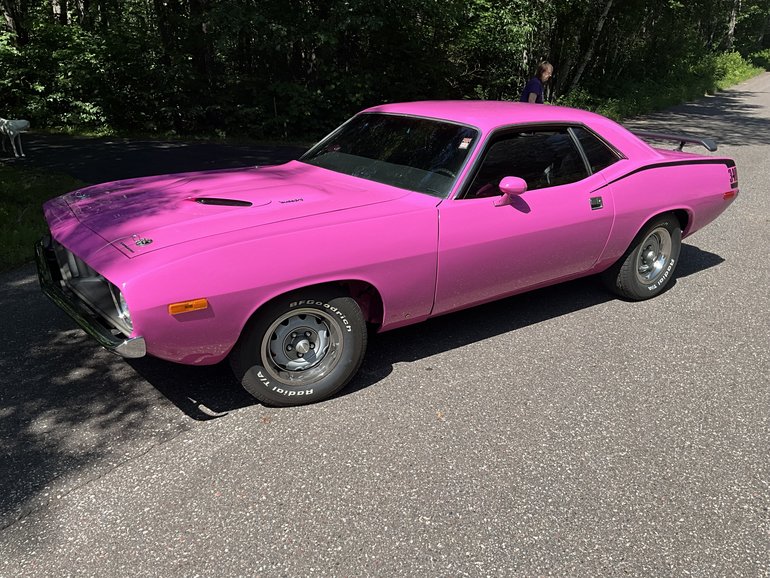Plymouth-Barracuda-1972-Panther-Pink-Black