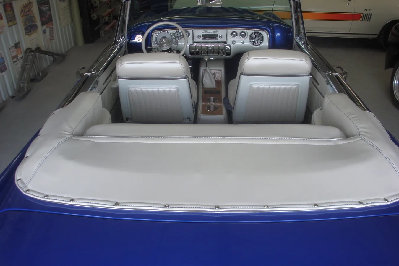 Plymouth-Belvedere-1956-Blues-Pearl-Metallic-With-Pearl-White-Ultraleather-Pearl-White-17