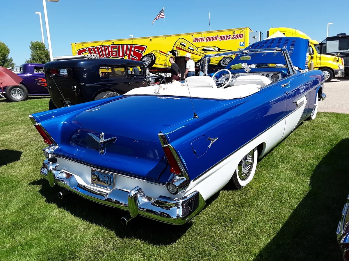 Plymouth-Belvedere-1956-Blues-Pearl-Metallic-With-Pearl-White-Ultraleather-Pearl-White-2