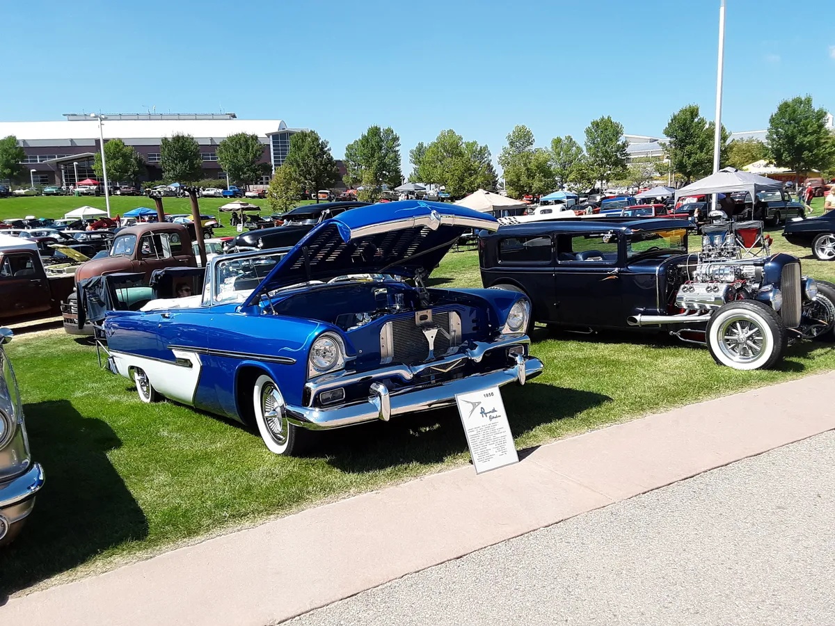 Plymouth-Belvedere-1956-Blues-Pearl-Metallic-With-Pearl-White-Ultraleather-Pearl-White-8