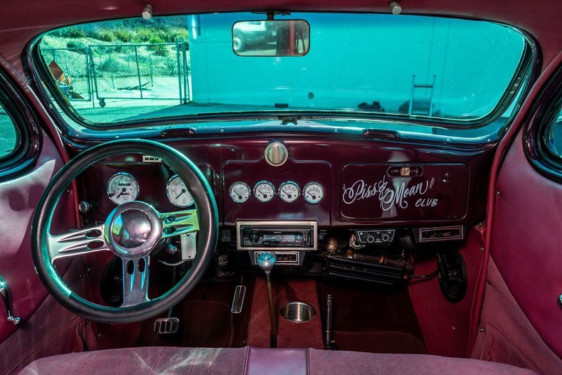 Plymouth-Deluxe-1937-Maroon-11