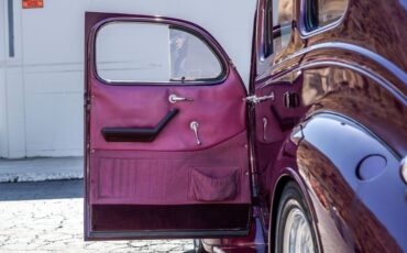 Plymouth-Deluxe-1937-Maroon-43