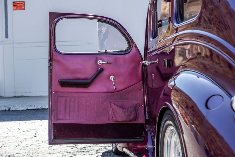 Plymouth-Deluxe-1937-Maroon-43
