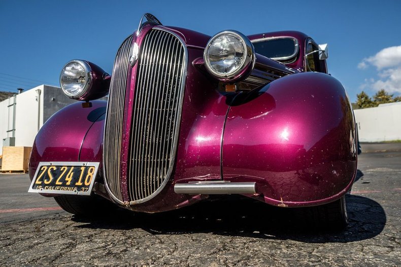 Plymouth-Deluxe-1937-Maroon-5