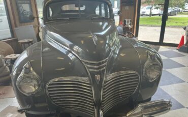 Plymouth-Deluxe-1941-Flight-Gray-Metallic-Tan-1