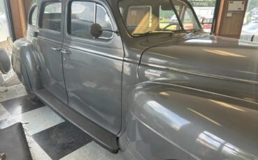 Plymouth-Deluxe-1941-Flight-Gray-Metallic-Tan-2