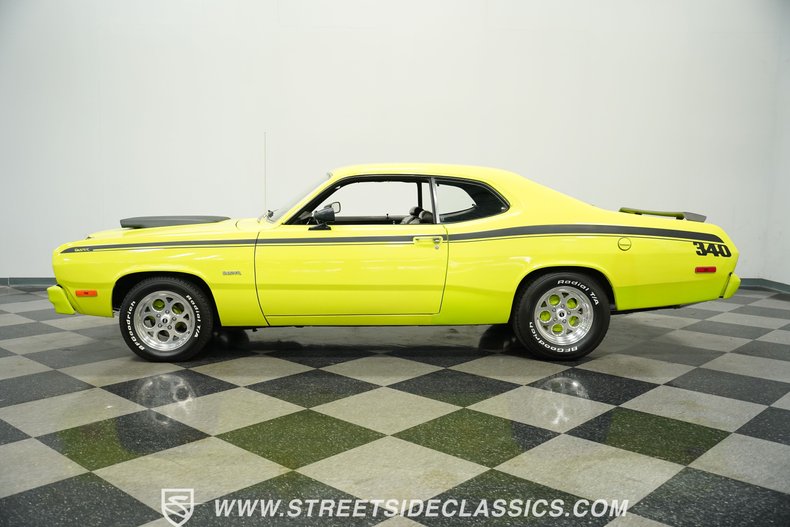 Plymouth-Duster-1973-Light-Green-Black-10