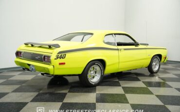 Plymouth-Duster-1973-Light-Green-Black-18