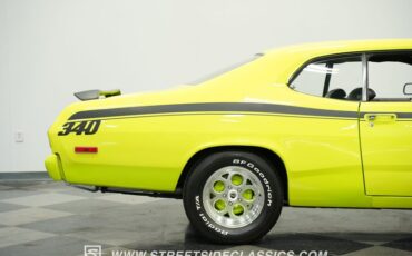 Plymouth-Duster-1973-Light-Green-Black-36