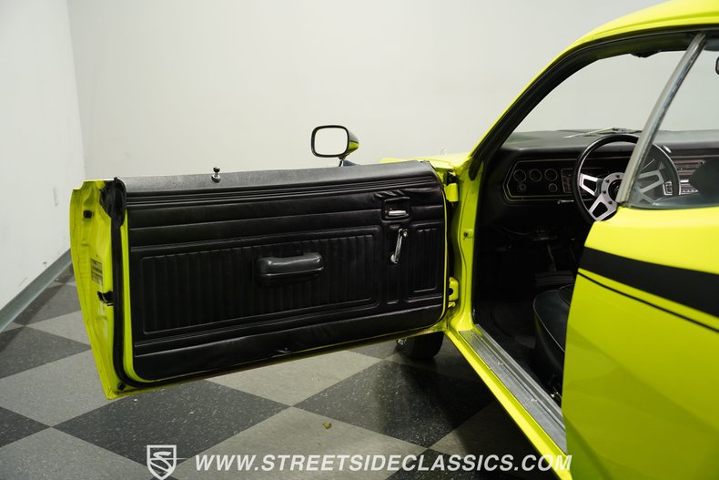 Plymouth-Duster-1973-Light-Green-Black-41