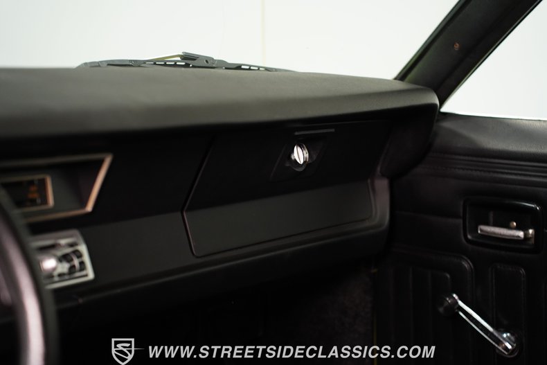 Plymouth-Duster-1973-Light-Green-Black-45