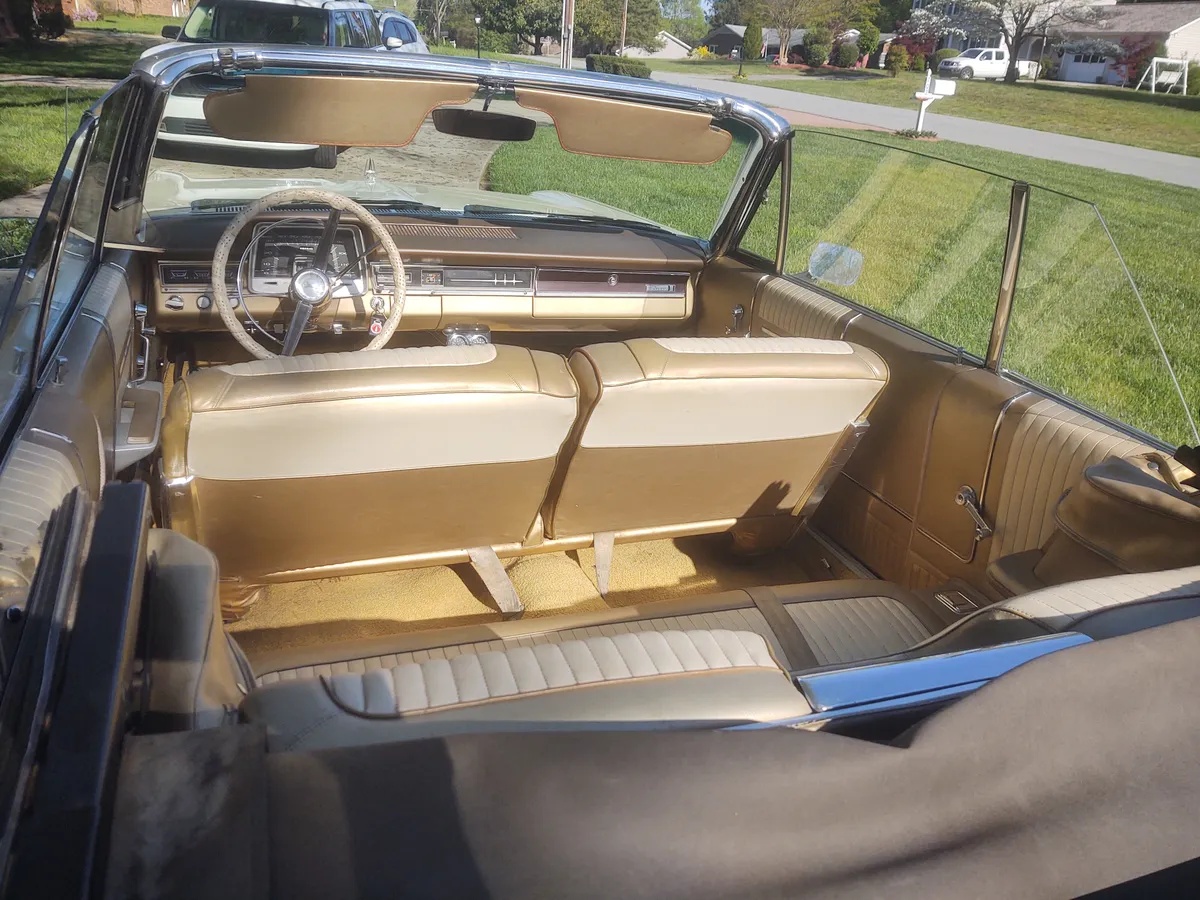 Plymouth-Fury-1965-Classic-White-Gold-1