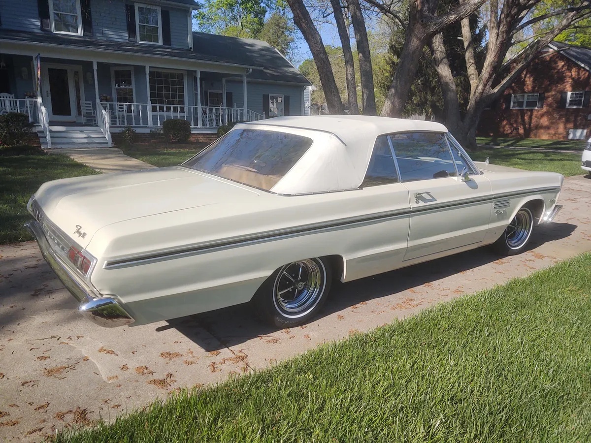 Plymouth-Fury-1965-Classic-White-Gold-2