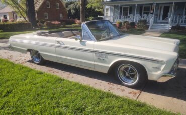 Plymouth-Fury-1965-Classic-White-Gold