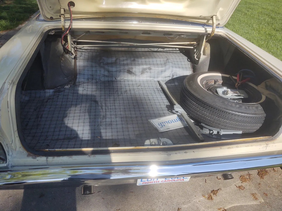 Plymouth-Fury-1965-Classic-White-Gold-4