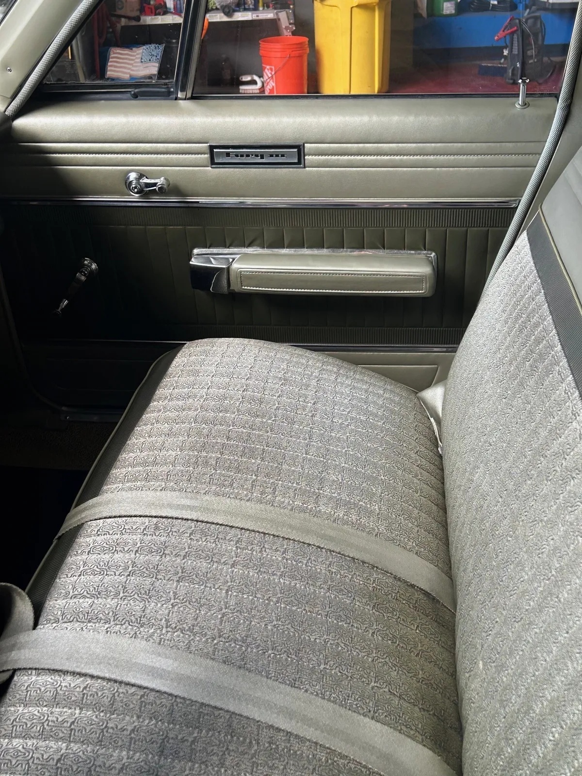 Plymouth-Fury-1966-Soft-Yellow-Tan-15