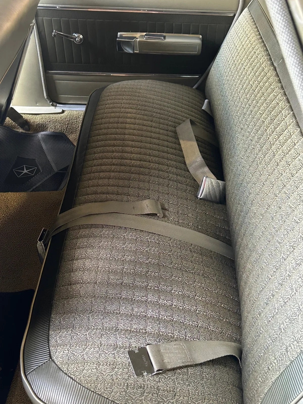 Plymouth-Fury-1966-Soft-Yellow-Tan-17