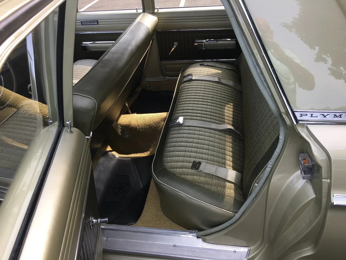 Plymouth-Fury-1966-Soft-Yellow-Tan-3