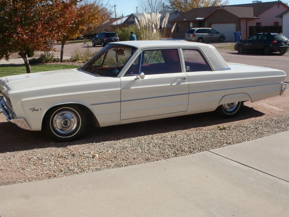 Plymouth-Fury-1966-White-Red-1