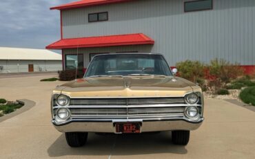 Plymouth-Fury-3-1967-Gold-Black-4