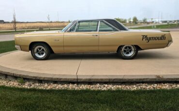 Plymouth-Fury-3-1967-Gold-Black-5