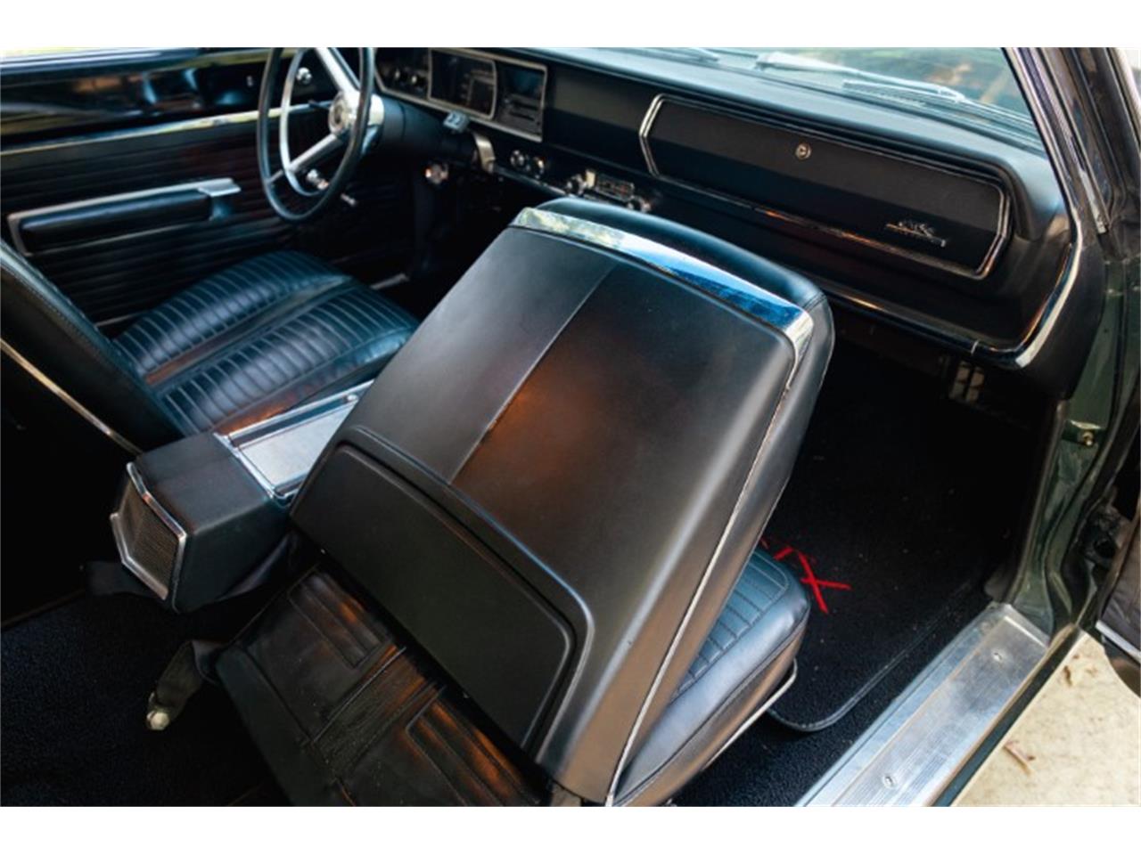 Plymouth-Gtx-1967-Dark-Green-Poly-Black-11