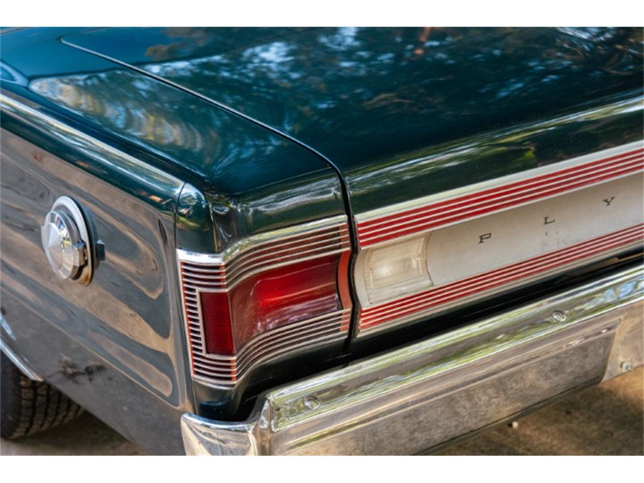 Plymouth-Gtx-1967-Dark-Green-Poly-Black-3