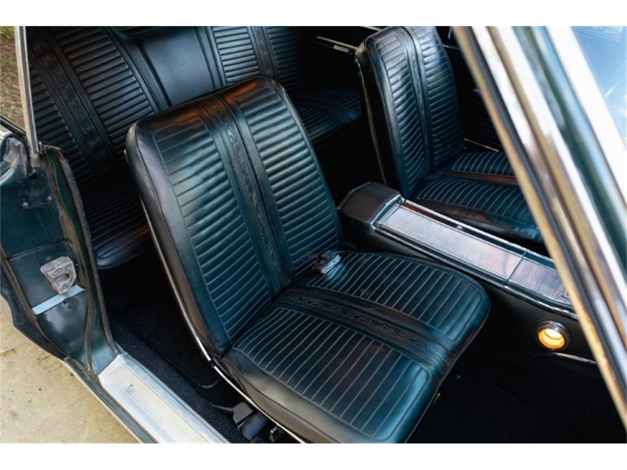 Plymouth-Gtx-1967-Dark-Green-Poly-Black-54
