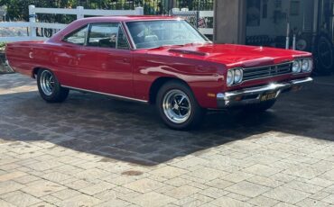 Plymouth-Hemi-road-runner-1969-Red-Black