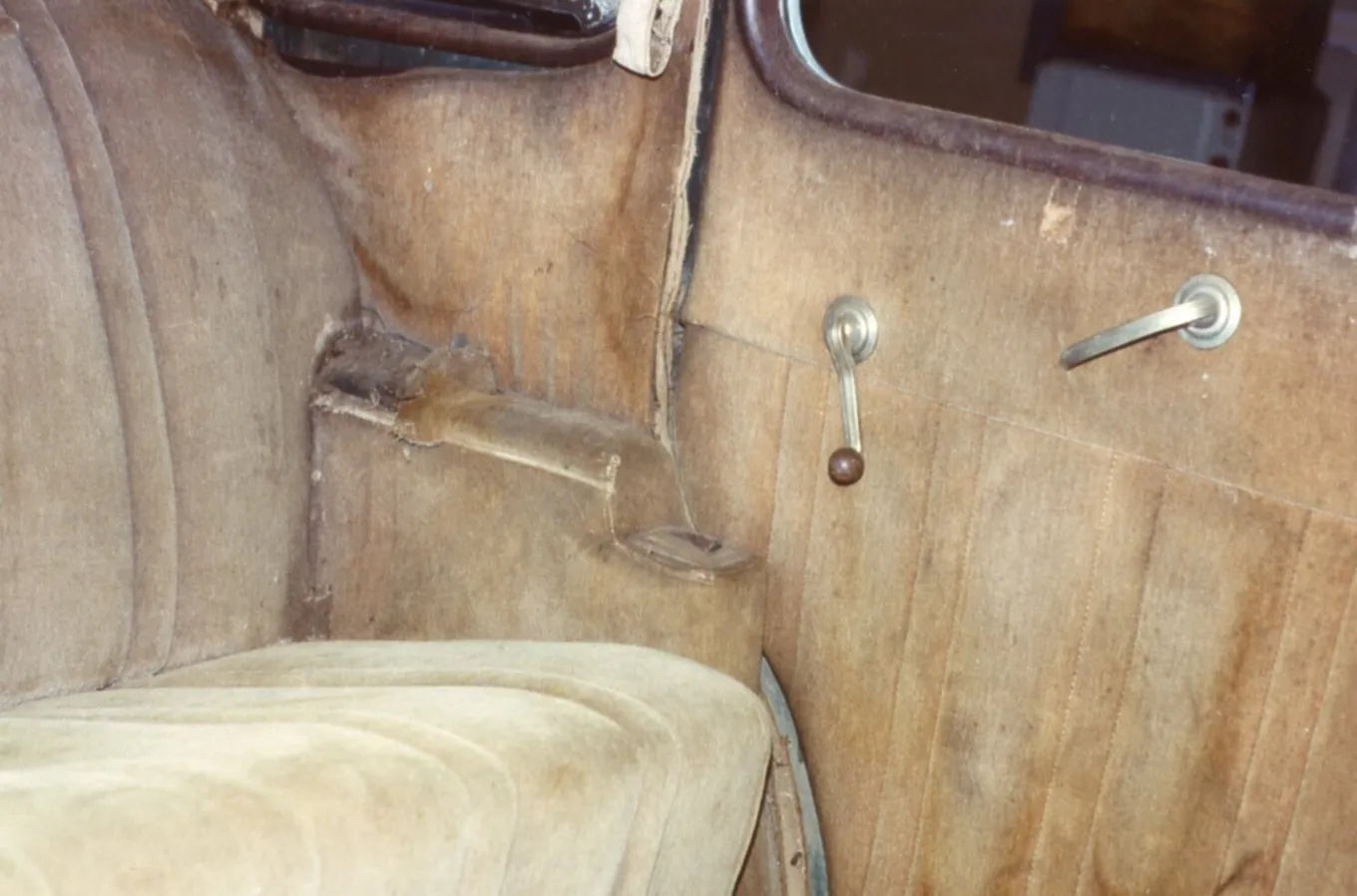 Plymouth-P4-1937-10