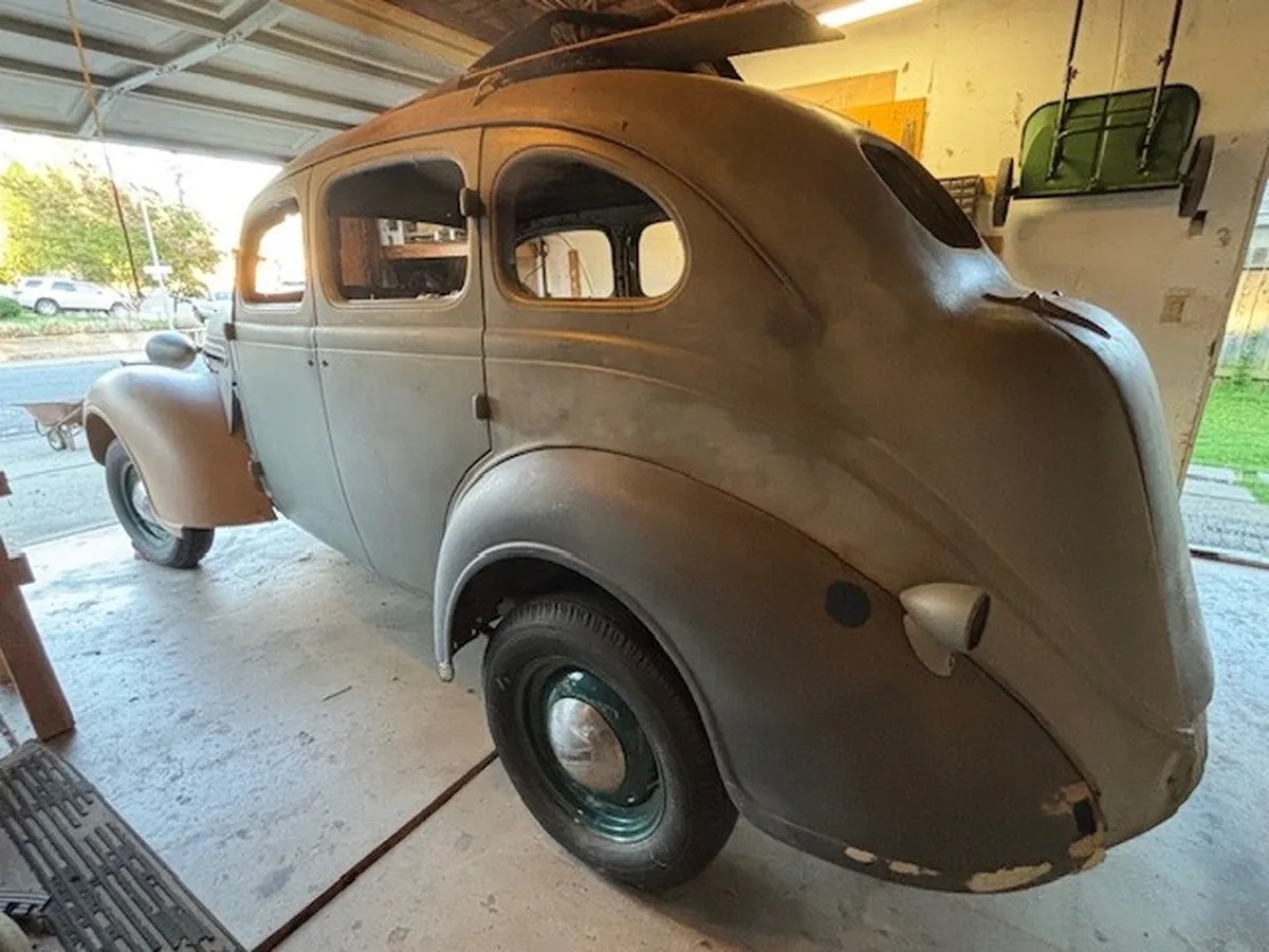 Plymouth-P4-1937-3