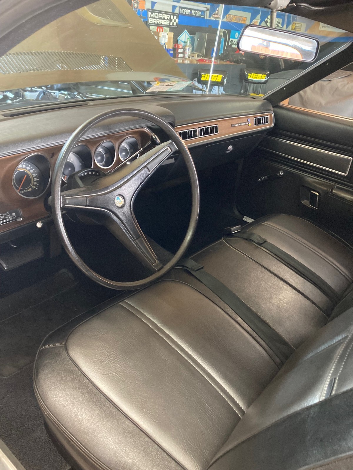 Plymouth-ROADRUNNER-1971-Coupe-15