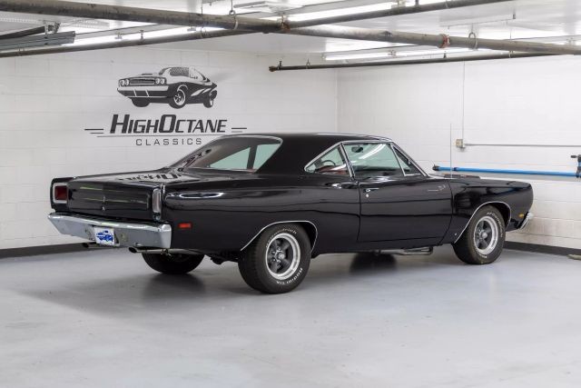Plymouth-Road-Runner-1969-Coupe-1