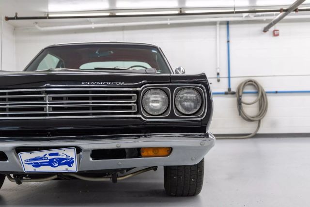 Plymouth-Road-Runner-1969-Coupe-13